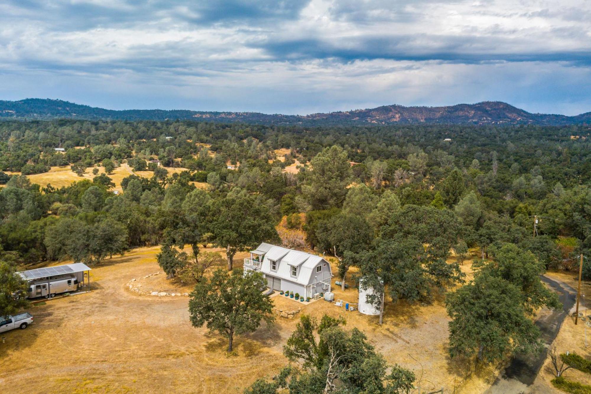 Mariposa Home Furnished Patio And Sierra Mtn Views Exterior photo